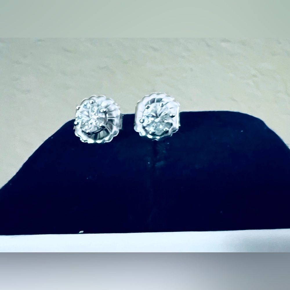 GIA Certified Bluenile LADIES 18karat WHITE GOLD DIAMOND STUD EARRINGS.